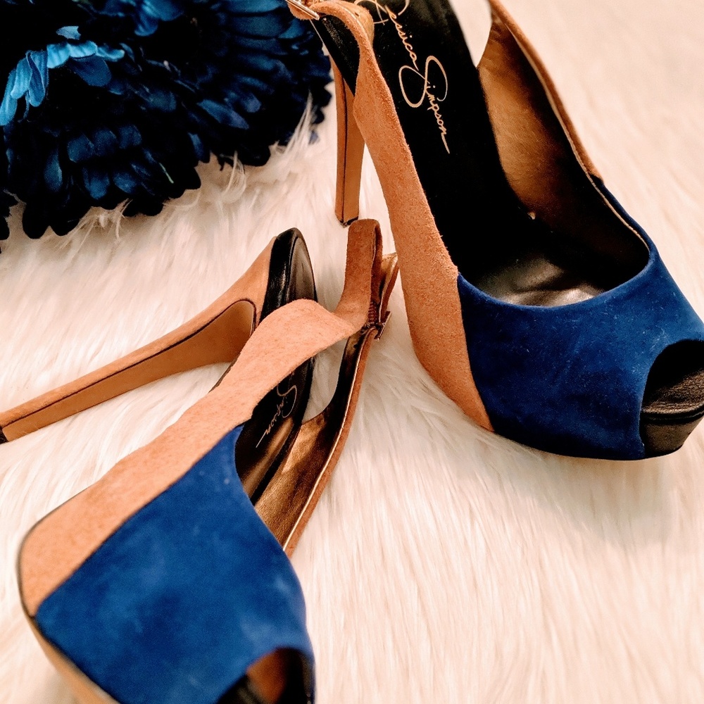 Jessica Simpson pumps